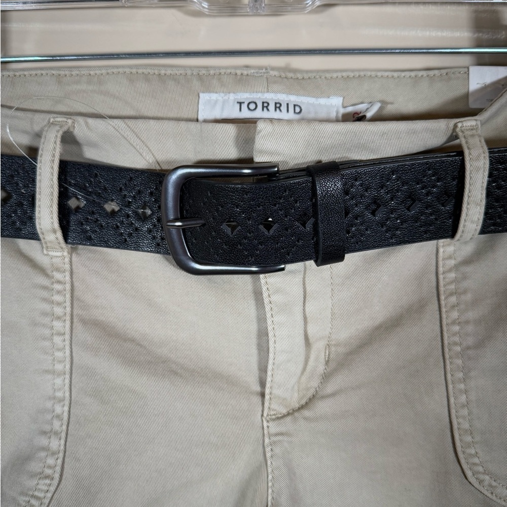 NWT Torrid Stone Belted Twill Shorts size 12 - Picture 3 of 6